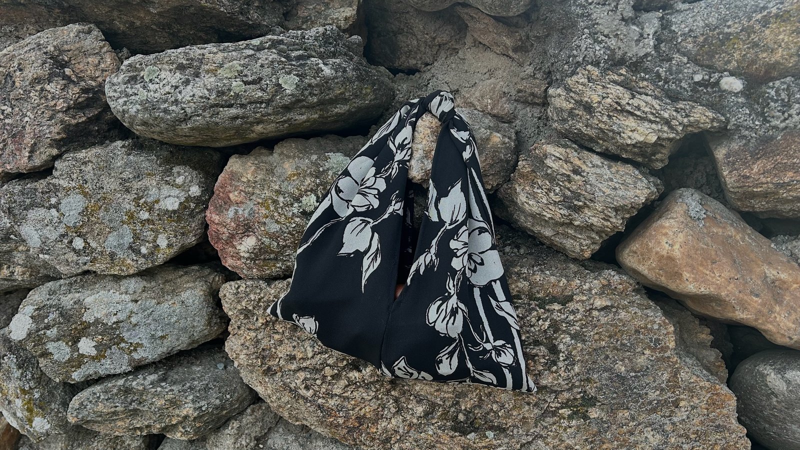 [Imagen Estilo Bolso Flores]